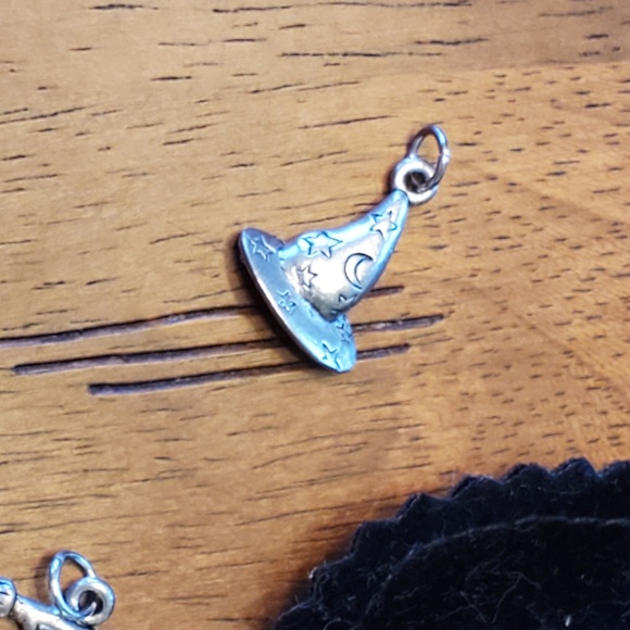 5 charms - wizard theme - Picture 2 of 7